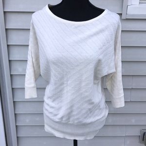 Medium NY & company white 3/4 Sleeve sweater